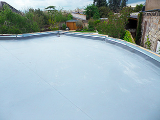 Charles & Cie spécialiste angevin de l'étanchéité des toits
Étanchéité de toit plat par membrane PVC